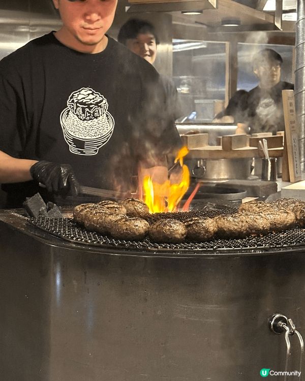 終於喺香港食到超人氣嘅挽肉之米！店內裝修貫徹日本風格，兩邊吧...