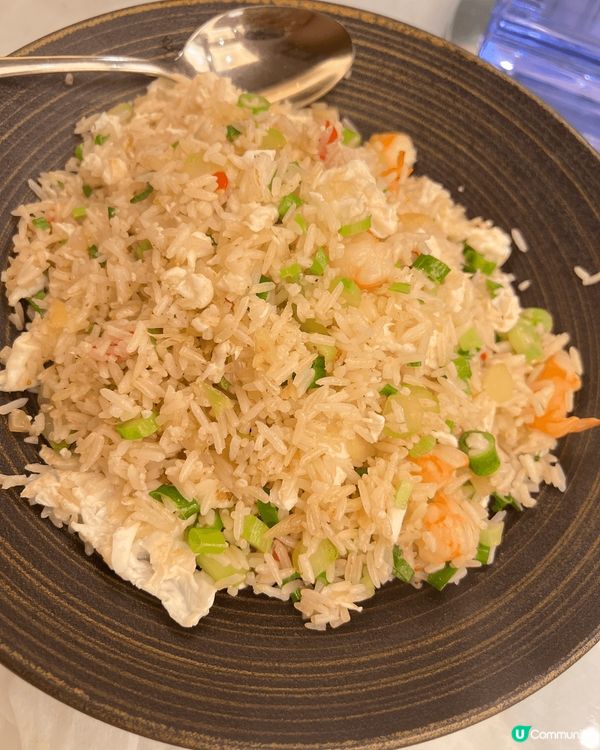 如果你喜歡傳統粵菜和點心，不妨到船記餐廳體驗一番 