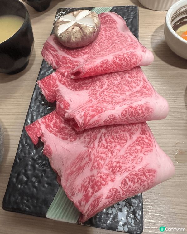 昨晚去了旺角食壽喜燒，平均唔使$200一位，牛肉雪花唔錯，性...
