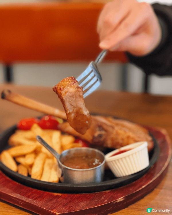 餐廳環境空曠，空間感大，坐得好舒服😌