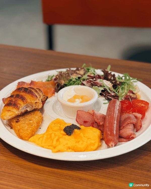 餐廳環境空曠，空間感大，坐得好舒服😌