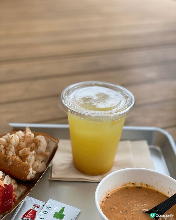 在臨空城PREMIUM OUTLETS血拼完，看到有龍蝦包，...