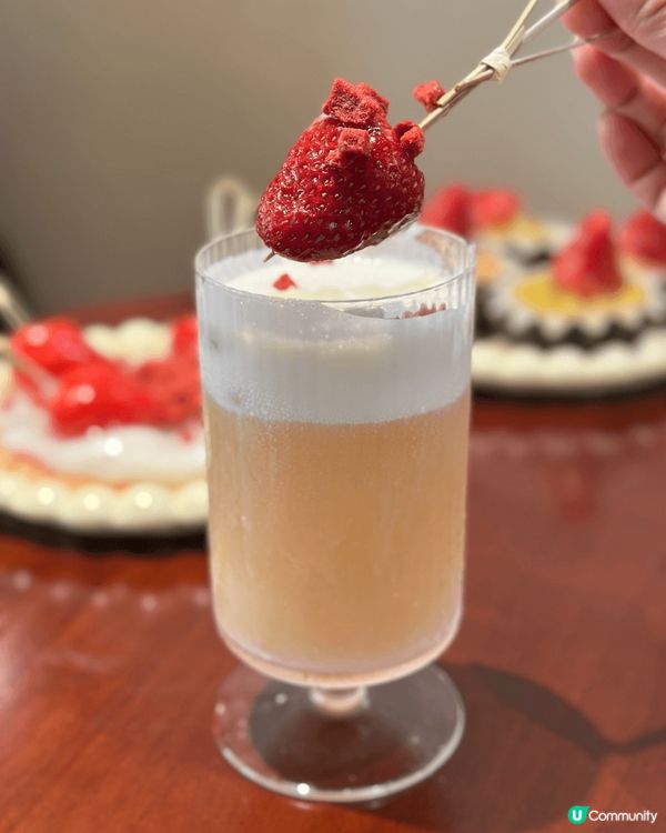 香港社企糕點時光，最近推出期間限定の草莓冰糖葫蘆系列甜品，士...