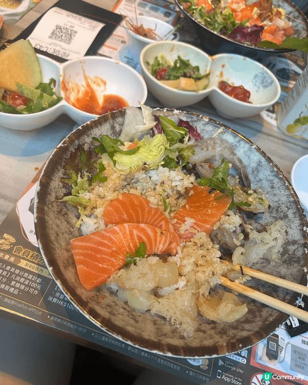 去咗觀塘嘅Cafe食，個環境係課室嚟，好靚，亦都去咗食日本嘢...