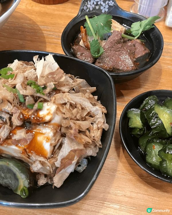 「六両三」係以木系裝潢為主嘅台灣菜，餐廳的設計簡約而時尚，仲...