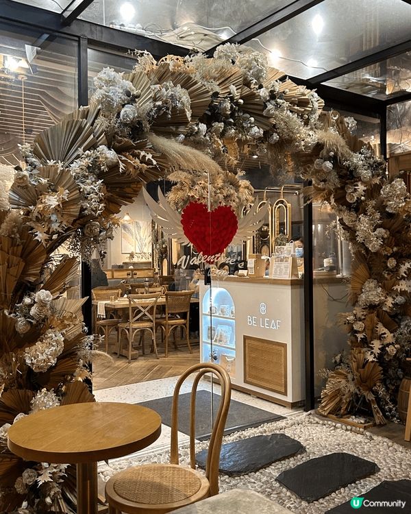 閒逛觀塘時發現敬業街有間裝修不錯的Cafe，裝修採用岩里風搭...