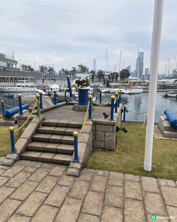 灣仔到金鐘嘅海濱長廊幽靜闊落好好行，景色怡人，適合爱静嘅人逛...