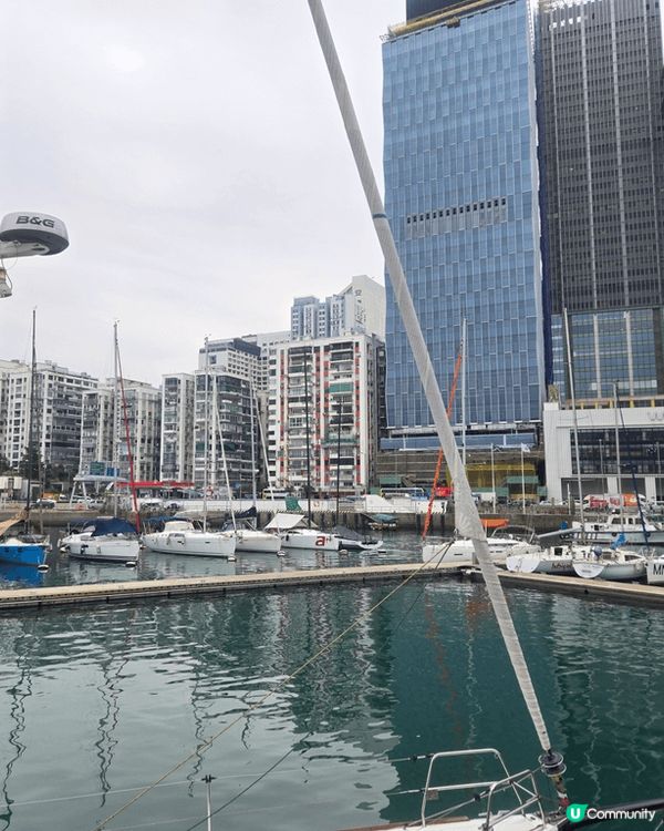 灣仔到金鐘嘅海濱長廊幽靜闊落好好行，景色怡人，適合爱静嘅人逛...