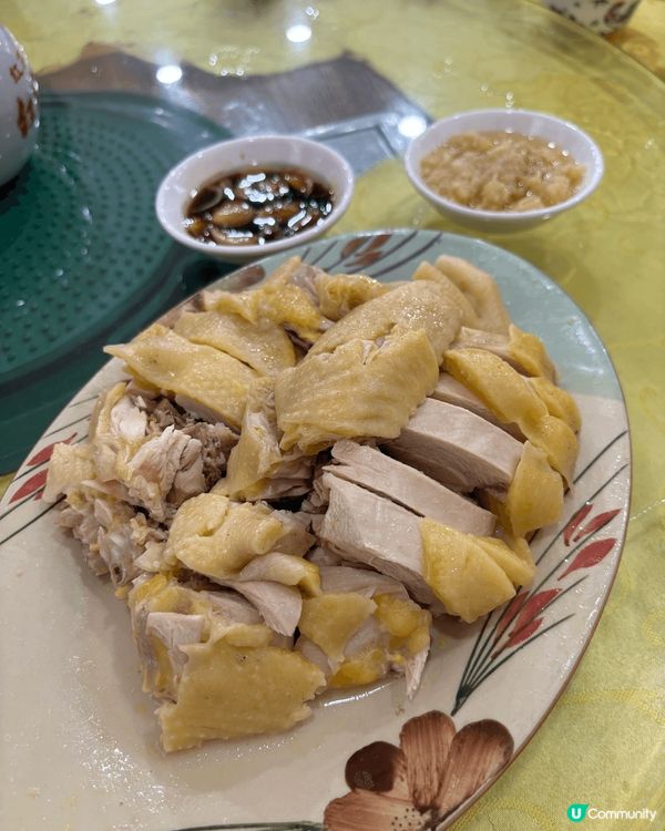 新世星酒樓，自家製燒肉肥瘦均勻，入口即化，真係唔錯。走地雞肉...