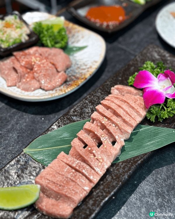 台北必食既燒肉，全程都有店員幫手燒，只需要食食食就得，叫左份...