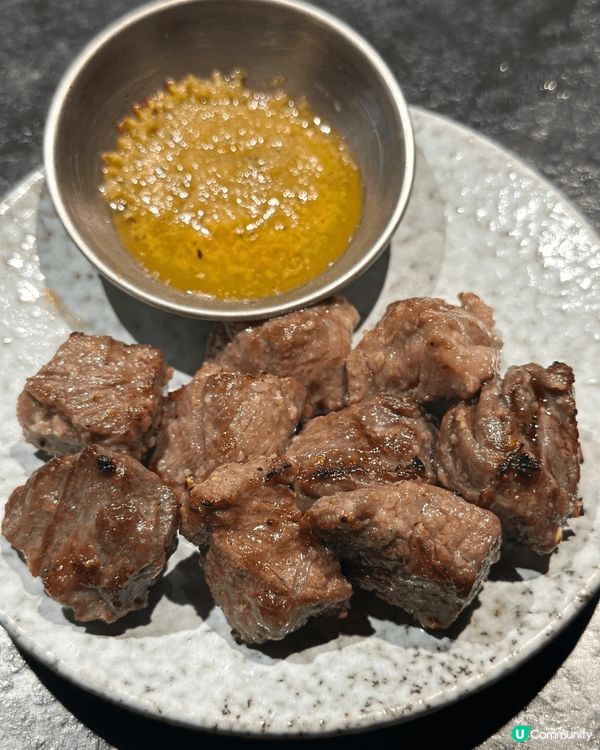 台北必食既燒肉，全程都有店員幫手燒，只需要食食食就得，叫左份...