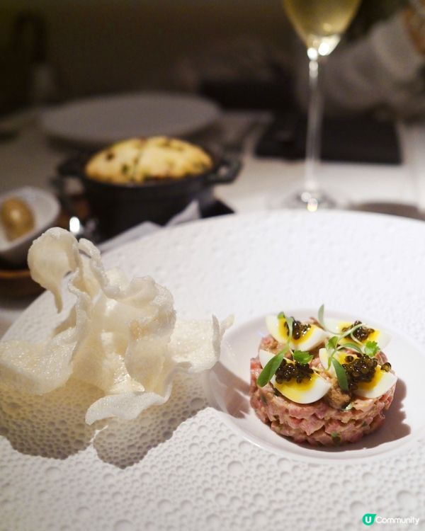 跟閨蜜去嚐嚐法式料理🥰這間Maison ES 隱身在灣仔靜謐...