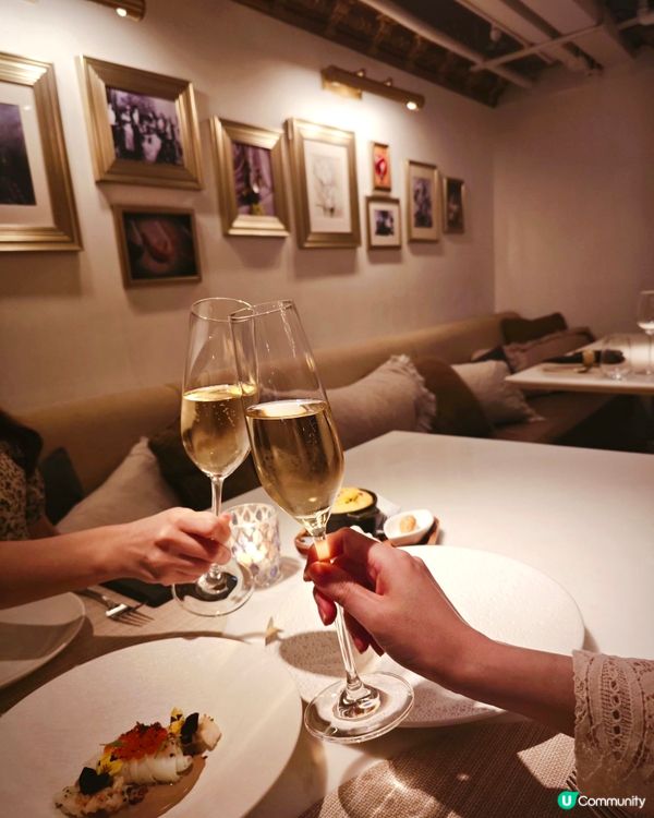 跟閨蜜去嚐嚐法式料理🥰這間Maison ES 隱身在灣仔靜謐...