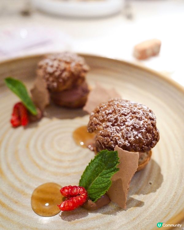 跟閨蜜去嚐嚐法式料理🥰這間Maison ES 隱身在灣仔靜謐...