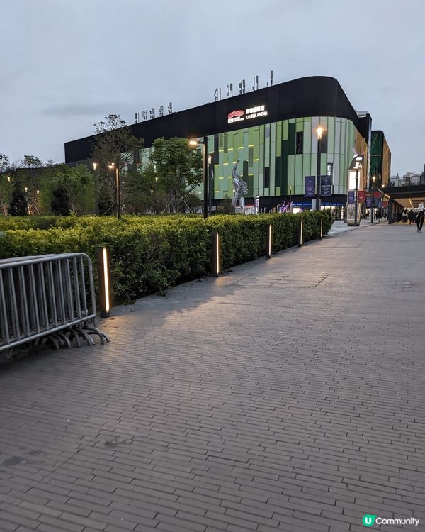 啟德零售館出面好多靚靚打卡位，有水中的坐位，唔同既裝置，重要...