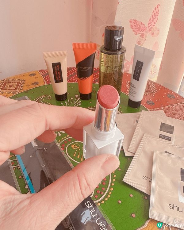 係shu uemura買了新色眼影同唇膏💄，眼影顏色幾靚又容...