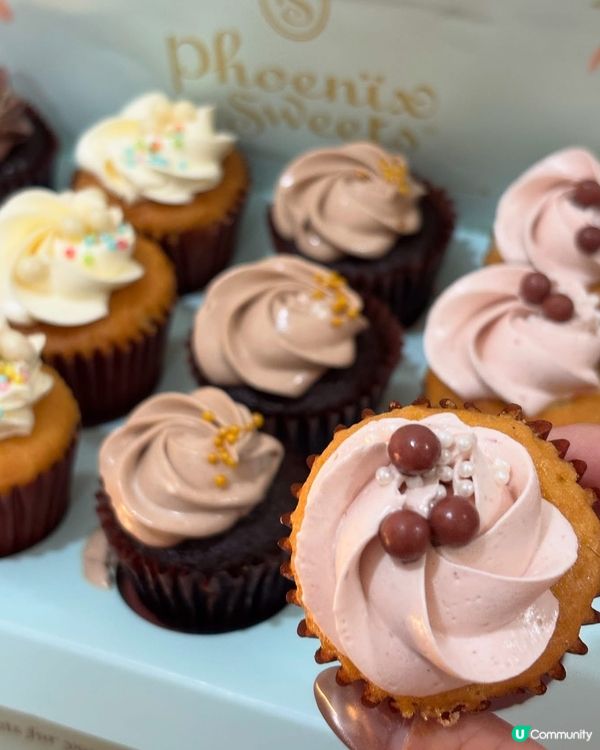 紀念日蛋糕打卡📸  
靚到唔捨得食🤤