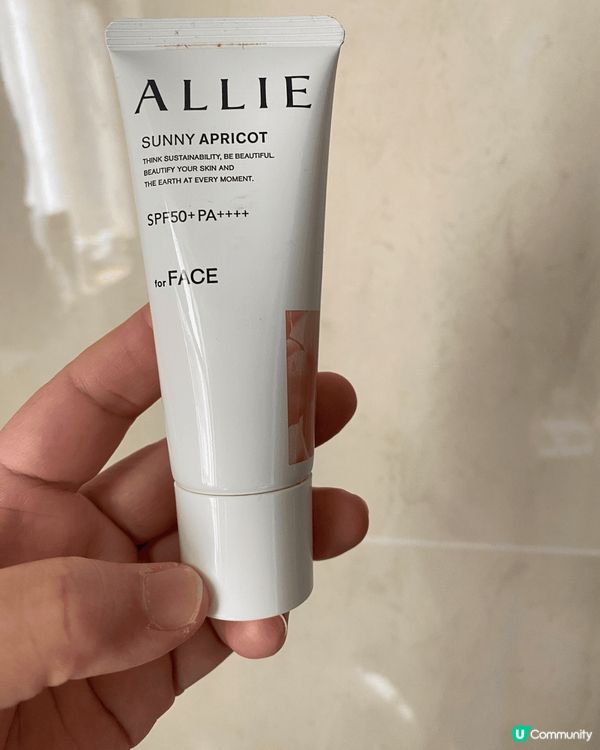 此牌子的防曬產品好好用，塗上後不油膩，顏色種類有很大選擇。