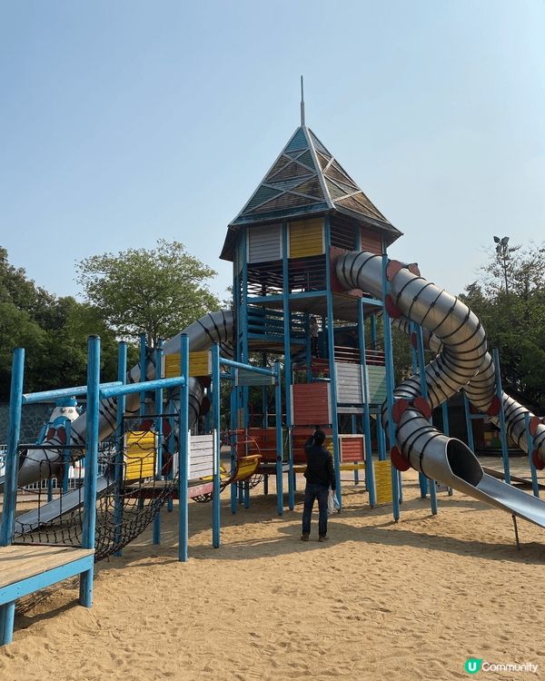 位於龍華區的觀瀾湖站附近的觀瀾湖生態運動公社，入園需按小童成...