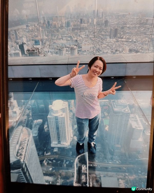 在泰国的Mahanakhon Skywalk令我很興奮，可以...