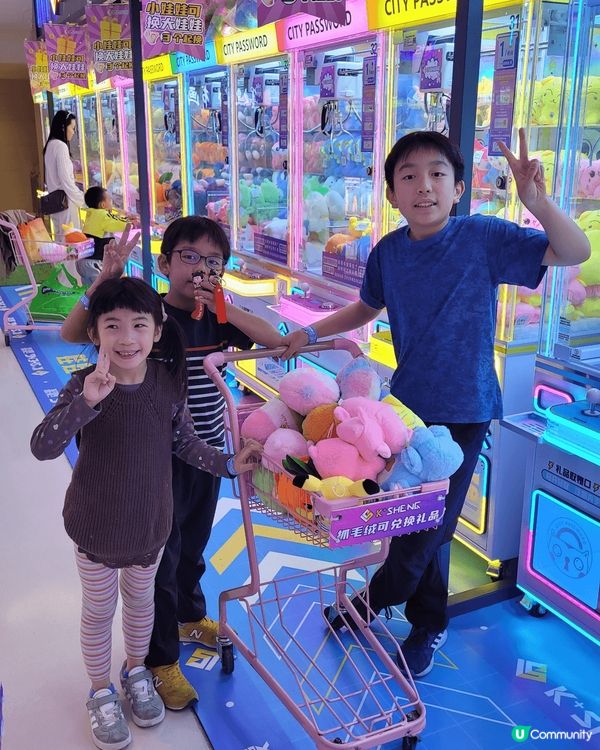 兒童節又有假就帶澄澄同表哥們一齊返深圳玩🤣。今次去呢間就好潮...