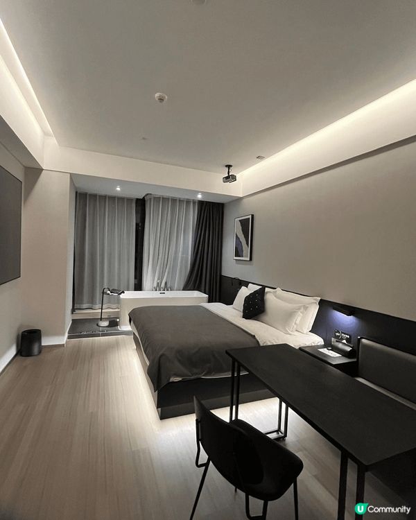 深圳的力亞酒店裝修簡潔大方，房間就簡約風格，比較適合年輕人的...