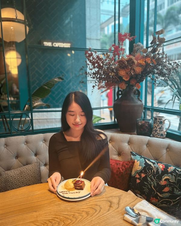 這間餐廳是位於銅鑼灣的The Optimist，環境優美，十...