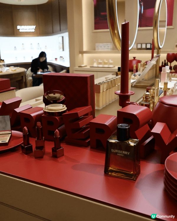 Burrbery 最近的化妝品和香水，時尚美妝界新系列不只是...