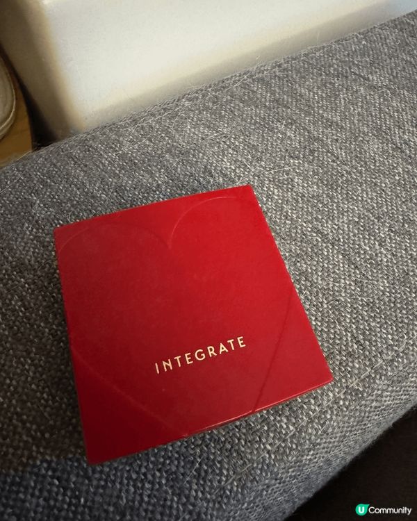 Integrate 柔焦輕透美肌粉餅 coverage 非常...