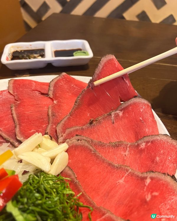 我記憶中諾士佛臺係同朋友飲酒消遣既地方,原來係酒吧林立既樓上...