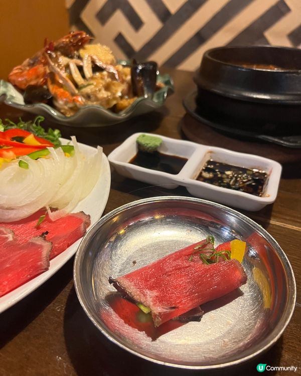 我記憶中諾士佛臺係同朋友飲酒消遣既地方,原來係酒吧林立既樓上...