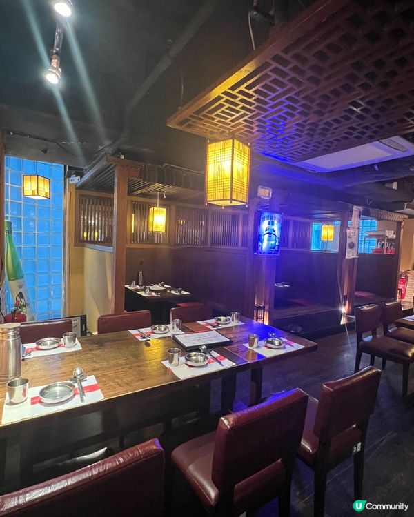 我記憶中諾士佛臺係同朋友飲酒消遣既地方,原來係酒吧林立既樓上...