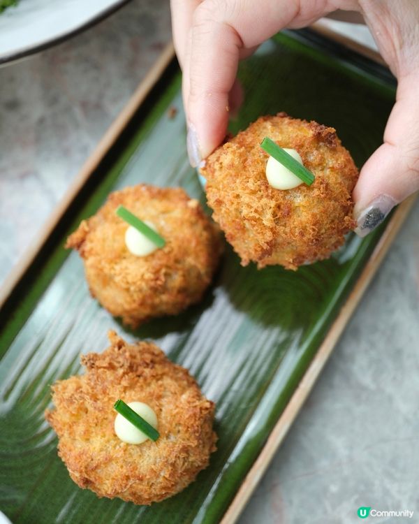 尖沙咀11樓嘆維港景 🏙️  
酥炸蟹肉餅必試！🦀