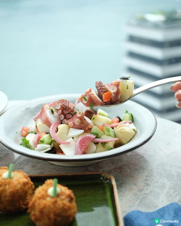 尖沙咀11樓嘆維港景 🏙️  
酥炸蟹肉餅必試！🦀