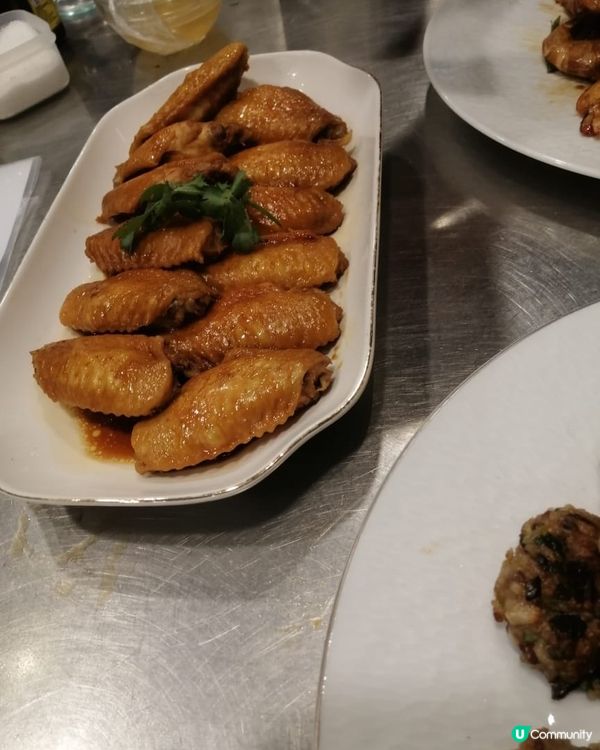 港式美食｡滷水雞翼､香煎蓮藕餅､豉油王炒蝦球~~ 樣樣都好味...