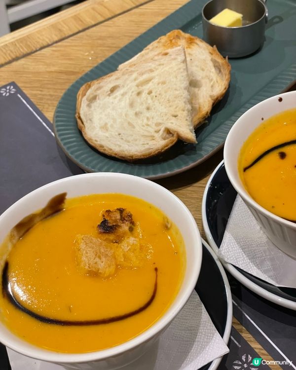 氛圍滿滿 . 法式餐飯