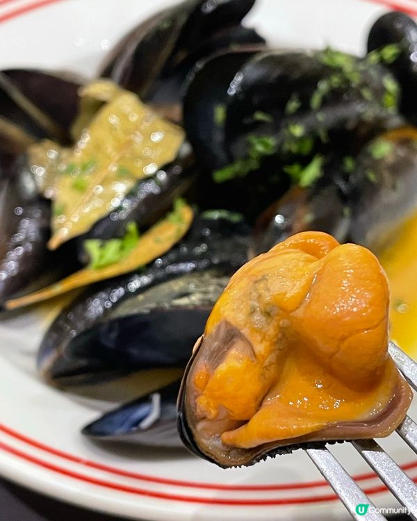 氛圍滿滿 . 法式餐飯