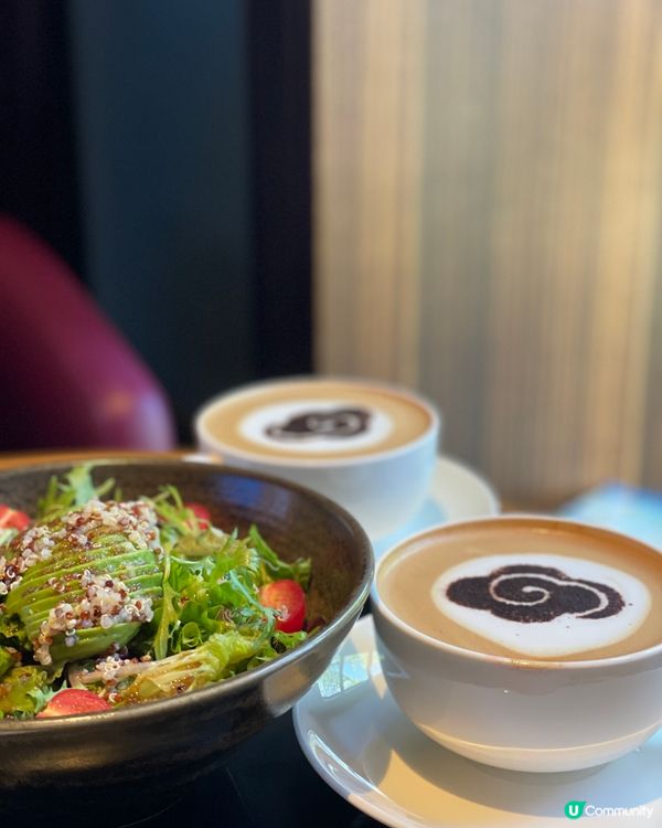 賞瓦頂綠意，享摩卡沙拉炸雞漢堡的幸福滋味！