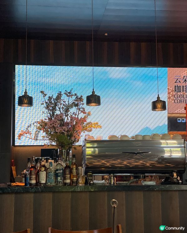 賞瓦頂綠意，享摩卡沙拉炸雞漢堡的幸福滋味！