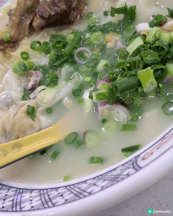 香港茶餐廳有些食物即使邪惡但是又不會不吃的，例如炸雞脾及西多...