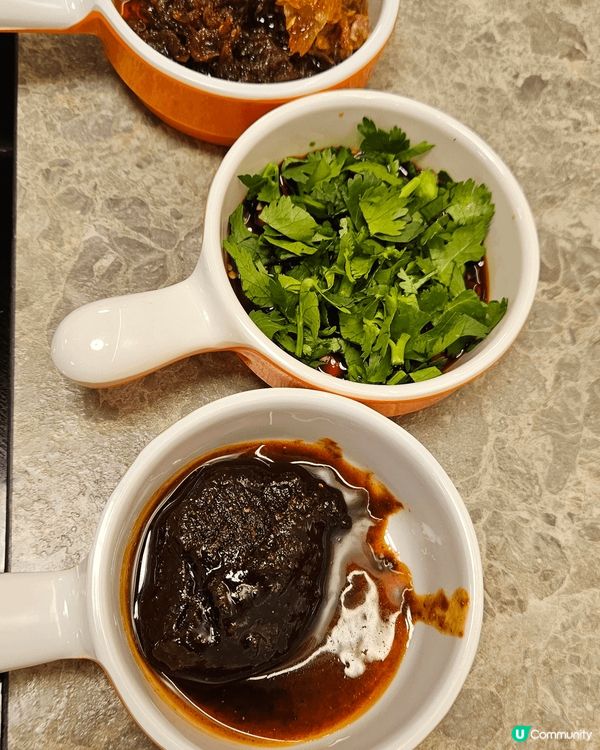 牛駅牛肉麻辣火鍋 真係牛肉嫩滑湯底靚叔叔四個鐘 仲有好多甜品...