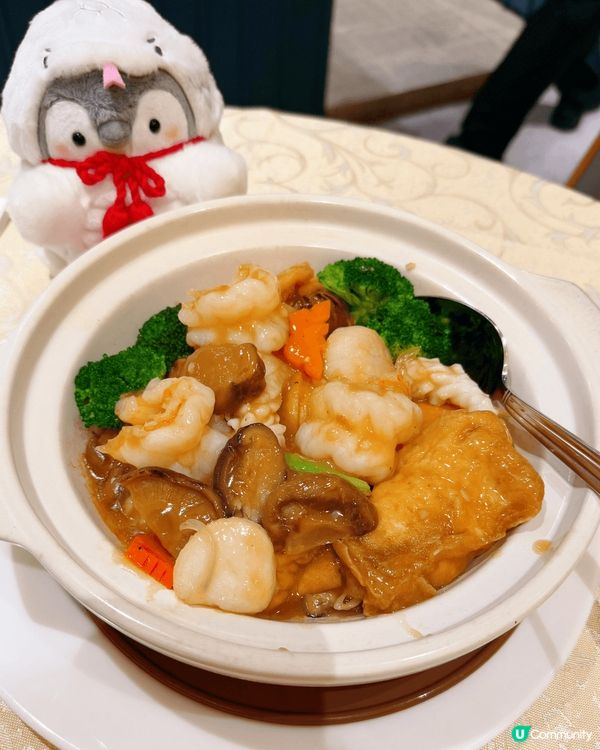 先來一道玻璃大蝦球😍 蝦球名副其實，大大粒晶瑩剔透😘 咬落爽...