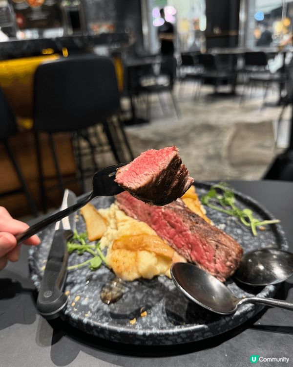 佢嘅漢堡好juicy，而且蘑菇好厚身，又多汁，好好食，會再去...