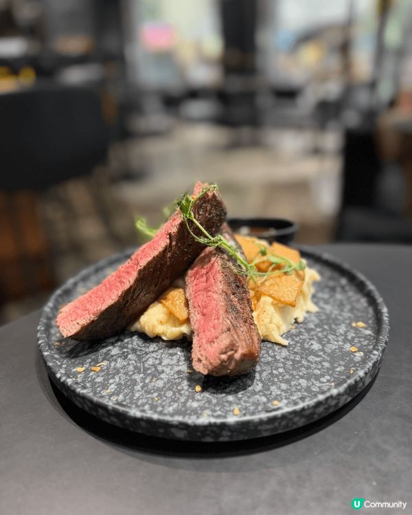 佢嘅漢堡好juicy，而且蘑菇好厚身，又多汁，好好食，會再去...