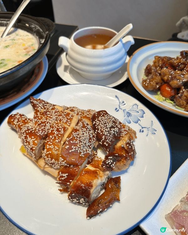 位於啟德睇藝館的名苑酒家，食物比起傳統酒樓款式更加多，而且質...