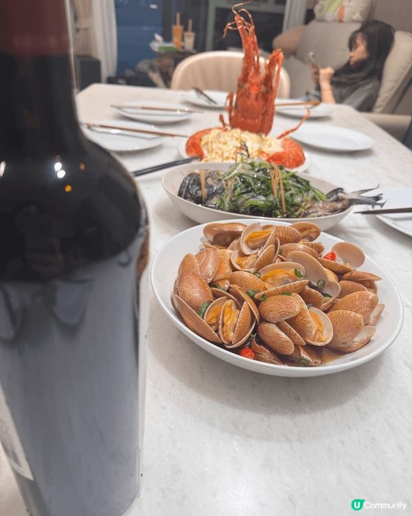 港式美食豪華版-龍蝦沙律，豉椒炒蜆，清蒸水上鮮，食到停唔到口...