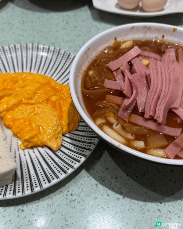 屯門荷蘭冰室蕃茄火腿通粉早餐。雖然打卡色彩豐富，但味道太淡。...