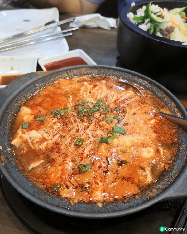 當我們踏進這家韓式餐廳時，我們立刻被它獨特的氛圍所吸引。從店...