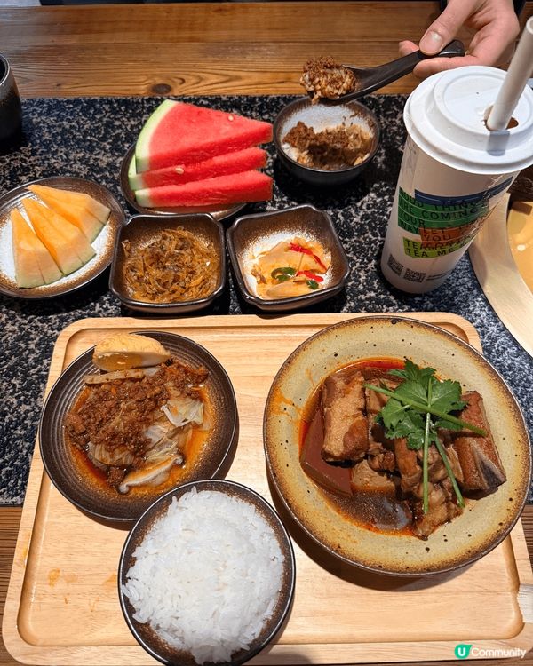 湊湊出了半自助午餐set，前菜水果任食！ 食物美味，氣氛一流...