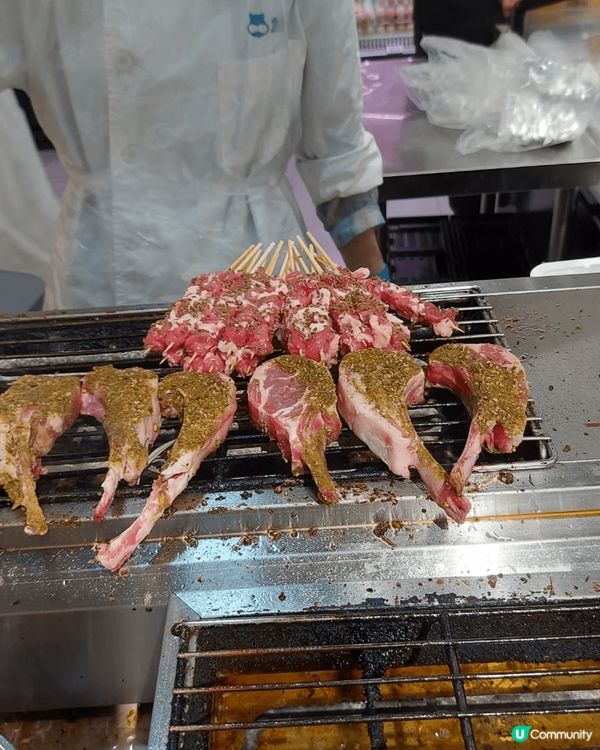 內地某間出名超市會售賣已醃好味嘅肉類，如: 羊架、雞肉串等，...